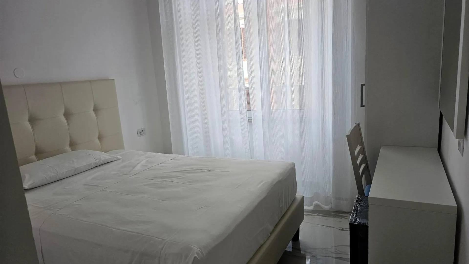 Hotel Aris Square Roma 0*,  Italia